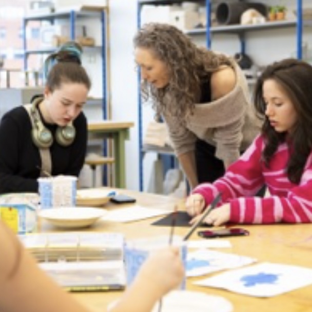 artistieke tieners kunst cultuur educatief kunststromingen art manga Kawaii cursus workshop Young Artist jonge kunstenaars leren learn draw paint making artistic pastel markers Pencils charcoal print CKC